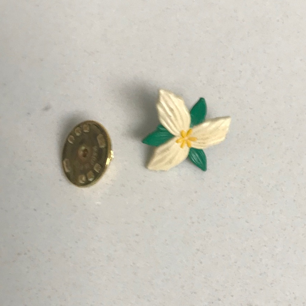 Vintage Trillium Hat / Lapel Pin Brooch